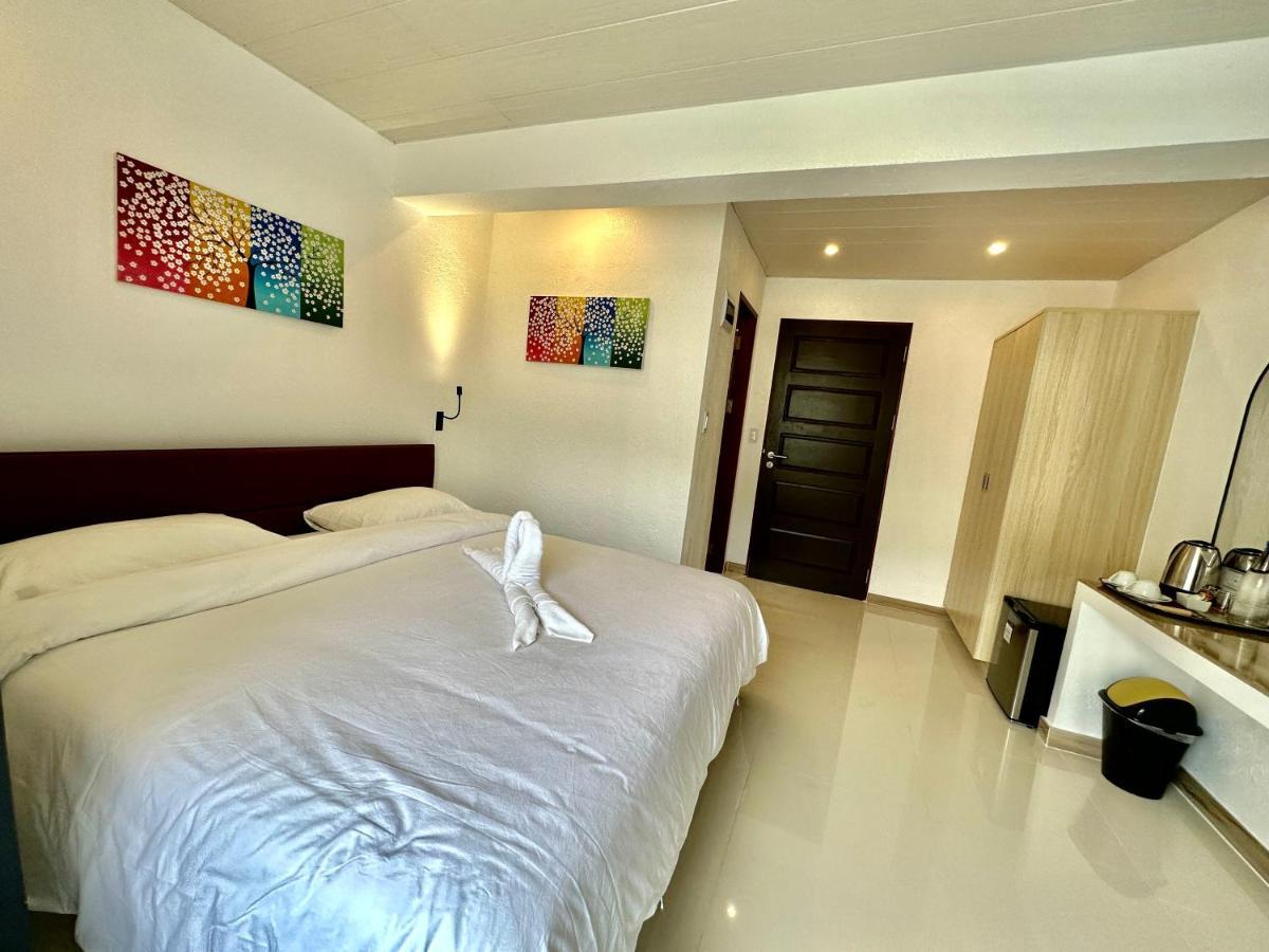 Calypso Beach And Dive Resort Manoc-Manoc Ngoại thất bức ảnh