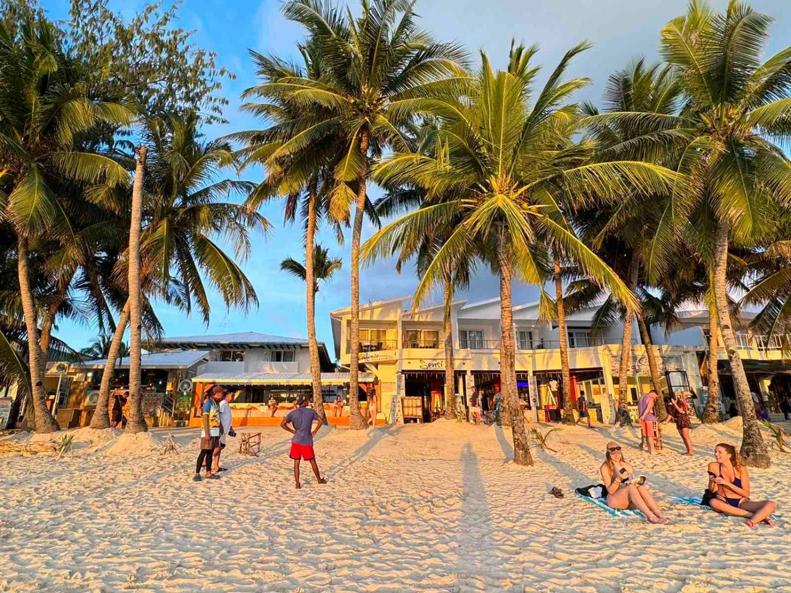 Calypso Beach And Dive Resort Manoc-Manoc Ngoại thất bức ảnh