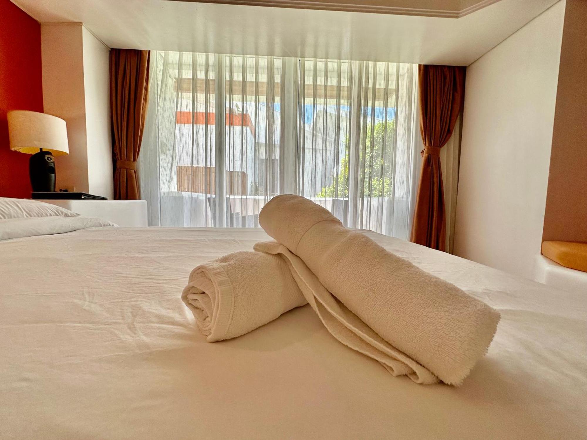 Calypso Beach And Dive Resort Manoc-Manoc Ngoại thất bức ảnh