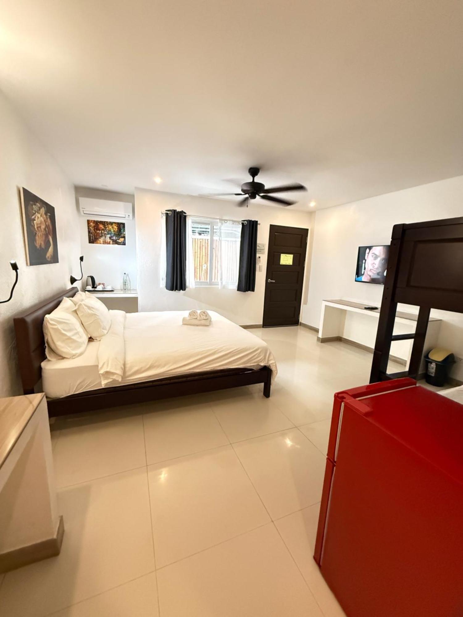 Calypso Beach And Dive Resort Manoc-Manoc Ngoại thất bức ảnh