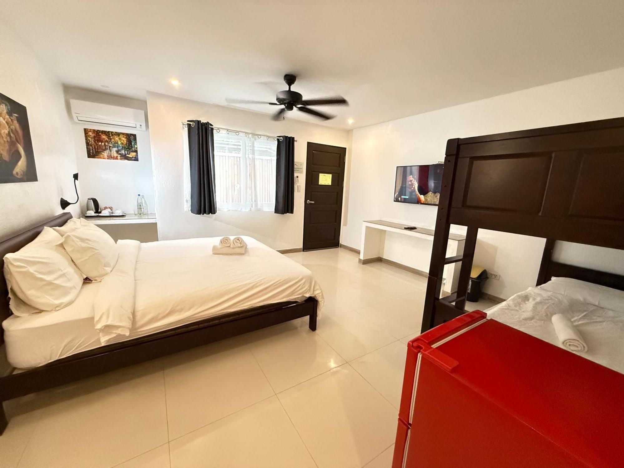 Calypso Beach And Dive Resort Manoc-Manoc Ngoại thất bức ảnh