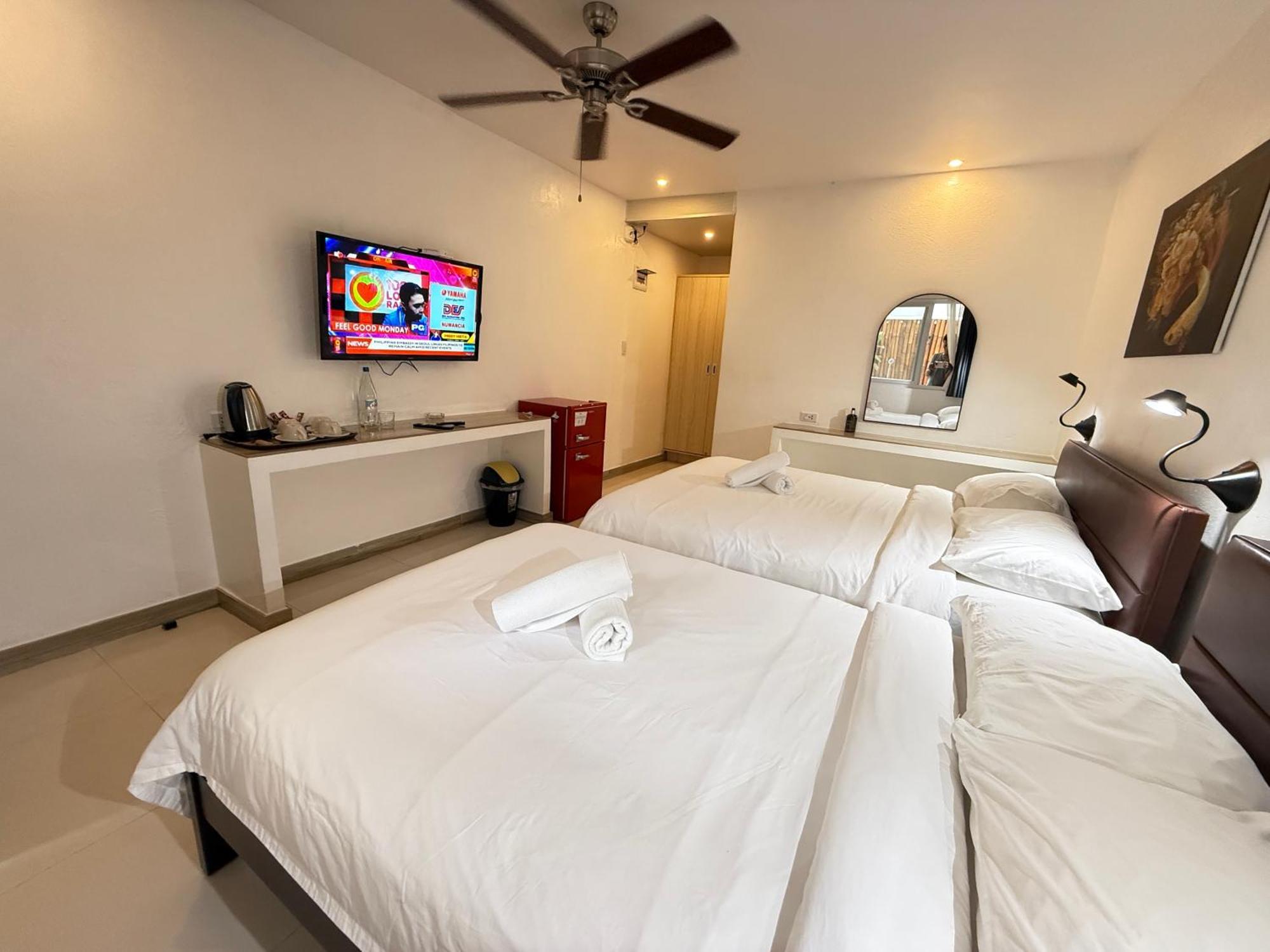 Calypso Beach And Dive Resort Manoc-Manoc Ngoại thất bức ảnh